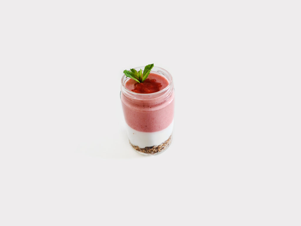Recetas Saludables: Quark con fresas sobre tierra de almendras dulces