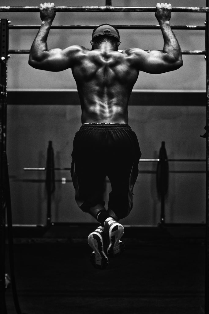 Ejercicios básicos que no deben faltar en tu rutina: Pull Ups o Dominadas